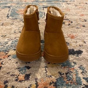 Cat and Jack Arlo Sherpa boot